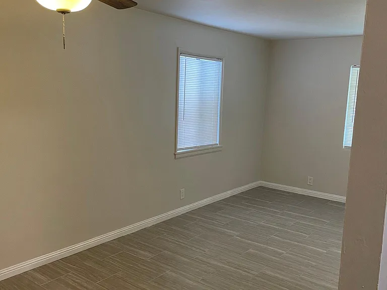 15707 Longworth Ave — Photo 2