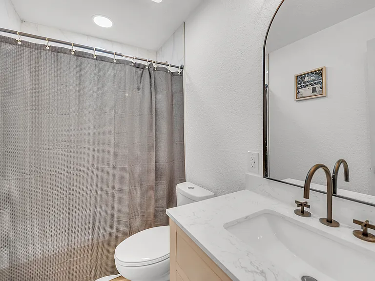 2204 Delwin Cir — Photo 26