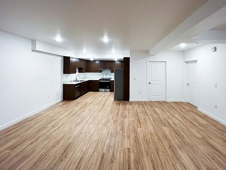 Leeward Apartments — Photo 65