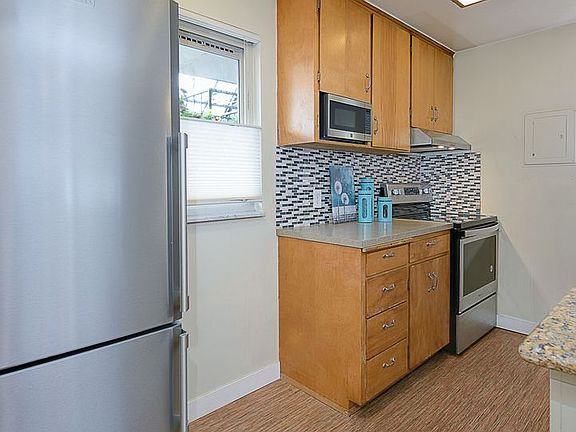 4th image of 5247 15th Ave NE APT 302
