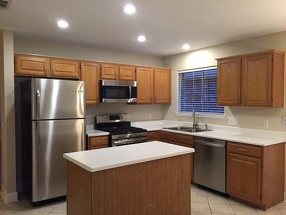 4th image of 4811 Alta Loma Dr