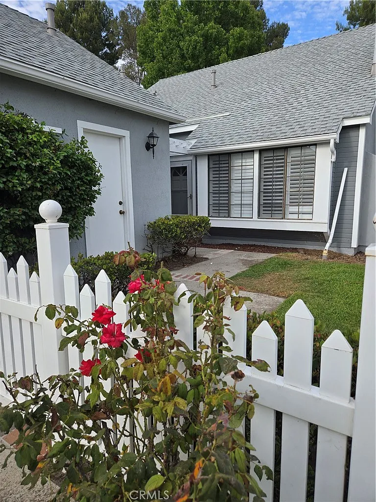 2 bed, 1224 sqft, $4,100 — Photo 3