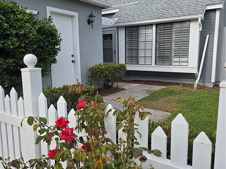21082 Primrose Ln — Photo 3