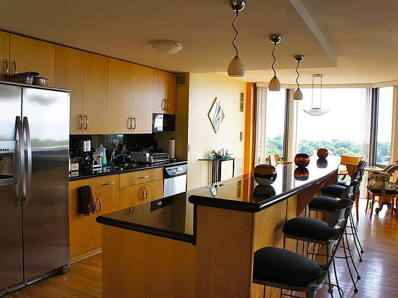 5th image of 2650 N Lakeview Ave APT 1210