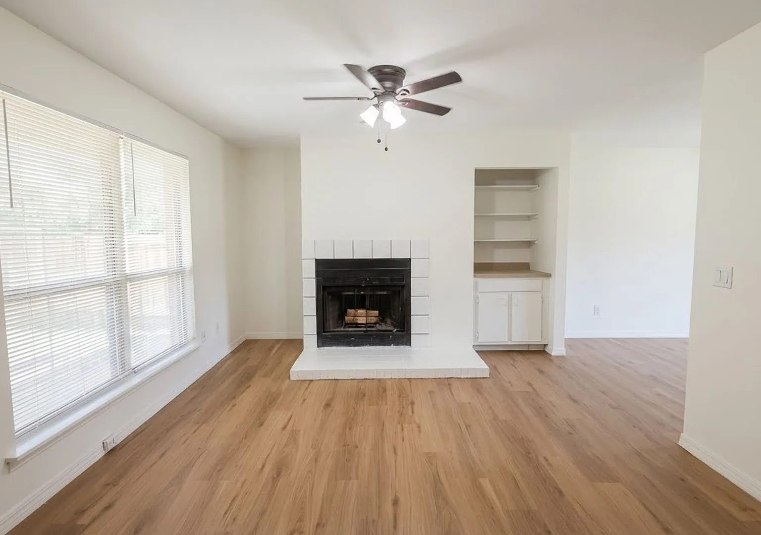 Baymeadows 2-Bedroom Condo with Water Views & Screened Patio — Photo 1