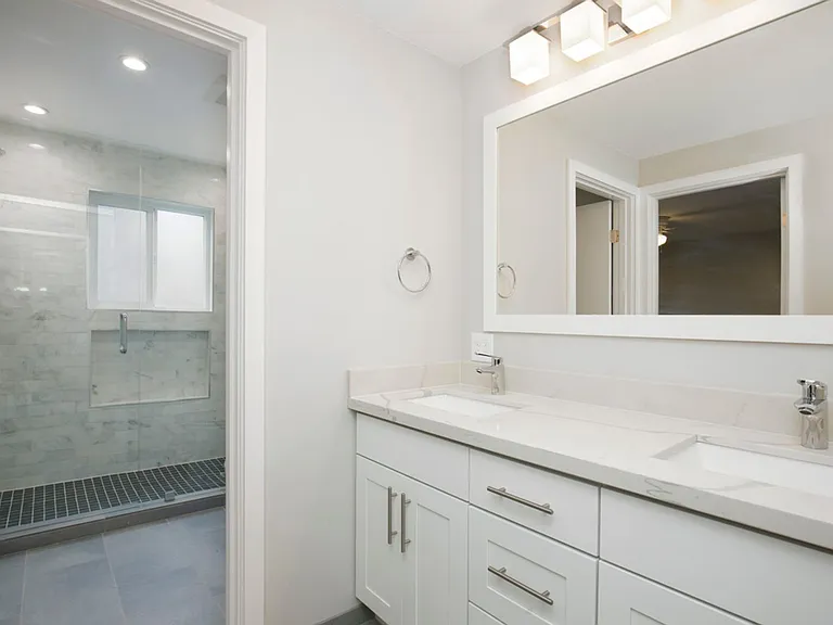 Aqua Terrazza Apartments — Photo 19
