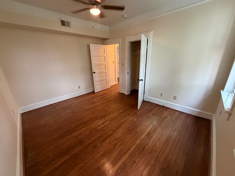 200 W 31st St #202 — Photo 17