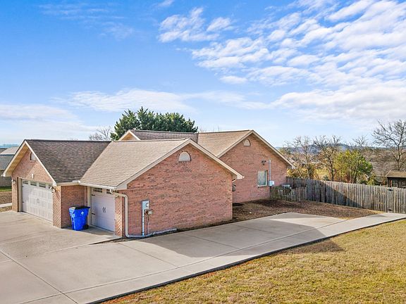 3rd image of 1032 Southwind Cir