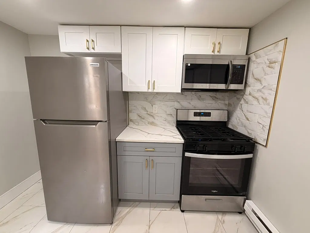 3 bed, $2,000 — Photo 2