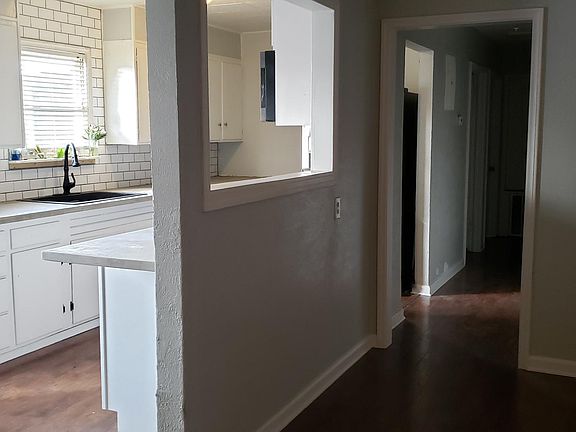 3rd image of 1601 Burkedale Dr