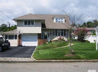 111 Lagoon Blvd, Massapequa, NY 11758