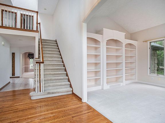 5th image of 733 Ventura Way
