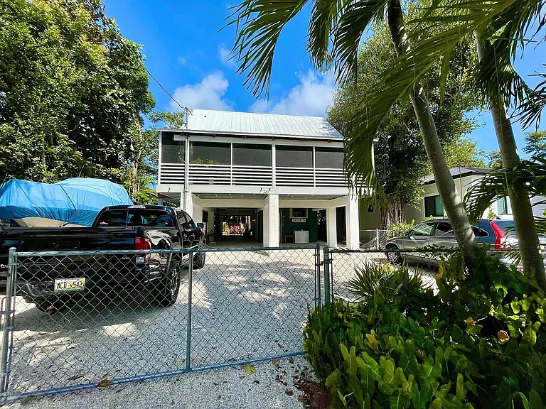 24 Bonita Ave — Photo 1