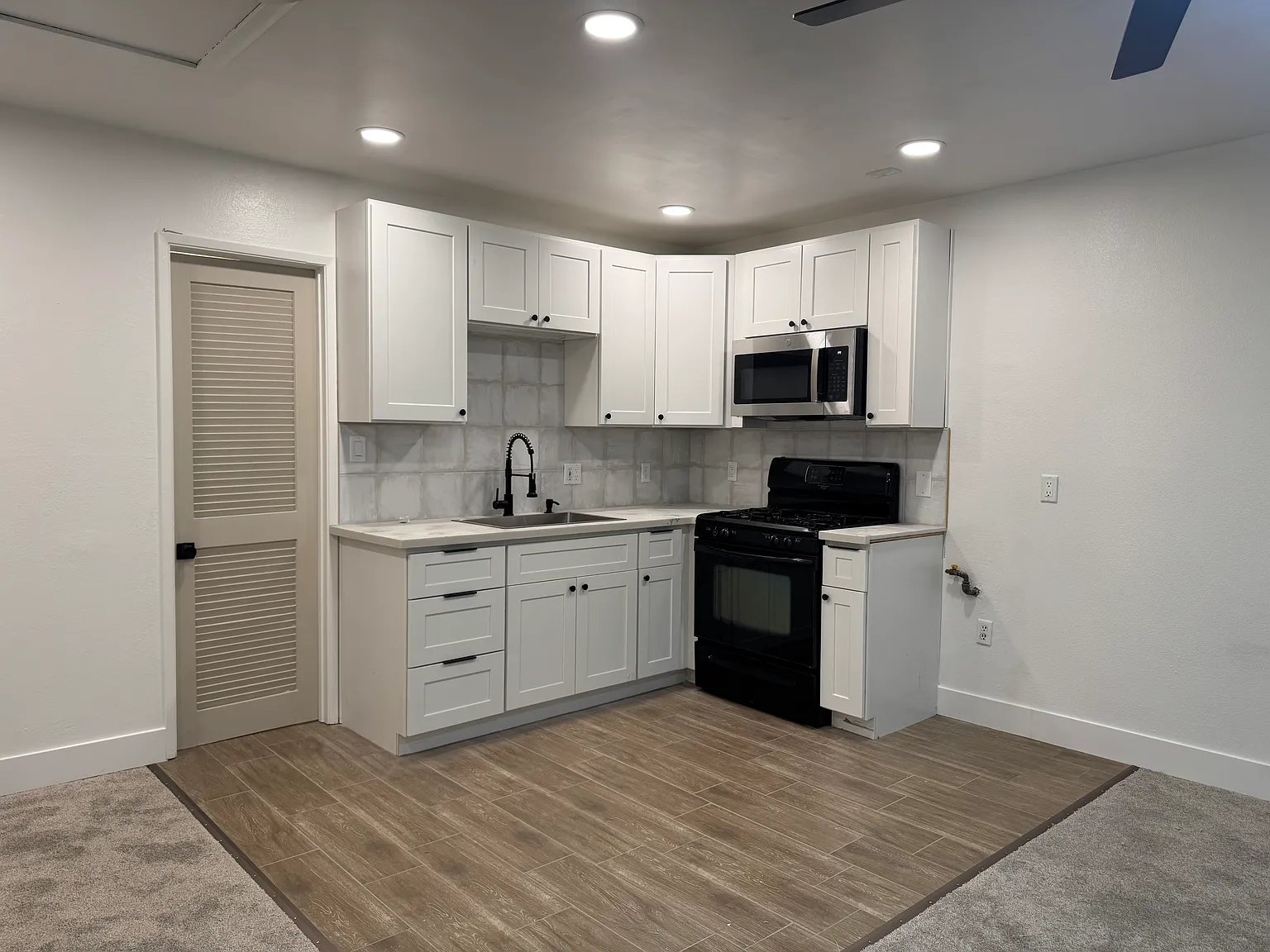 Studio, 365 sqft, $1,100 — Photo 4