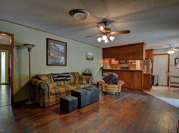 5th image of 128 Crescent Dr