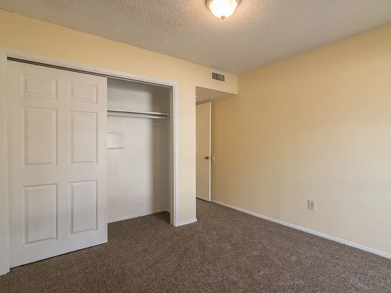 439 Valley Park Dr — Photo 15