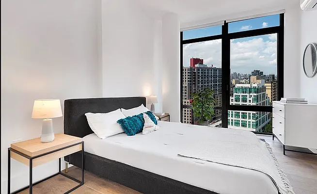 Rented by Yunan LLC | media 140