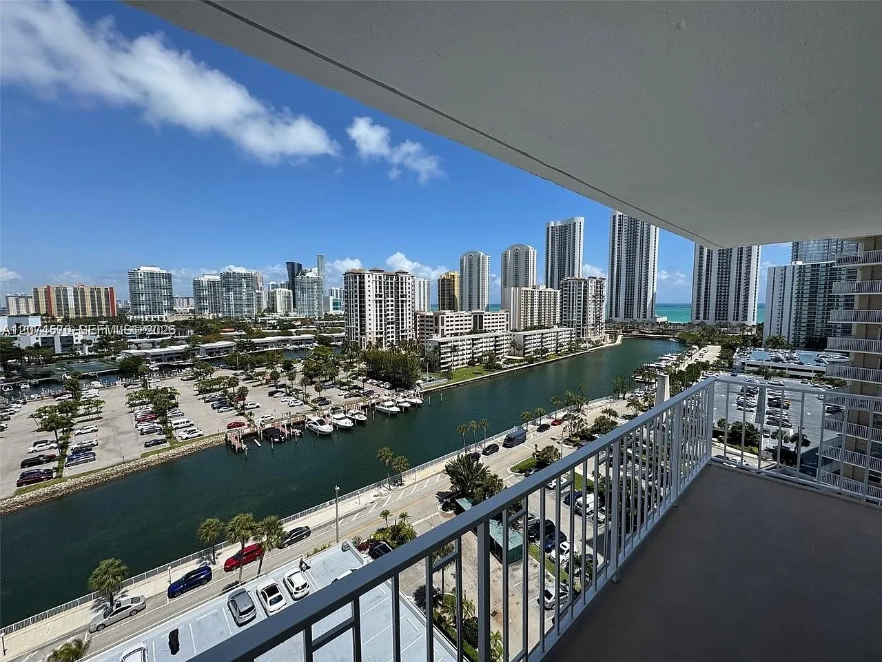 500 Bayview Dr — Photo 2