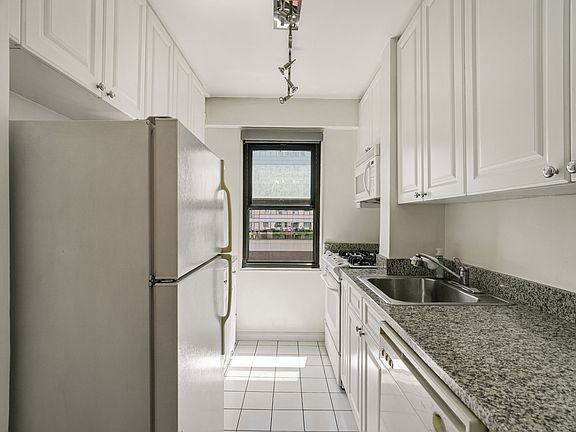 5th image of 240 E 76th St APT 10L