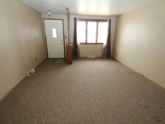 4th image of 2233 Carmen Ave