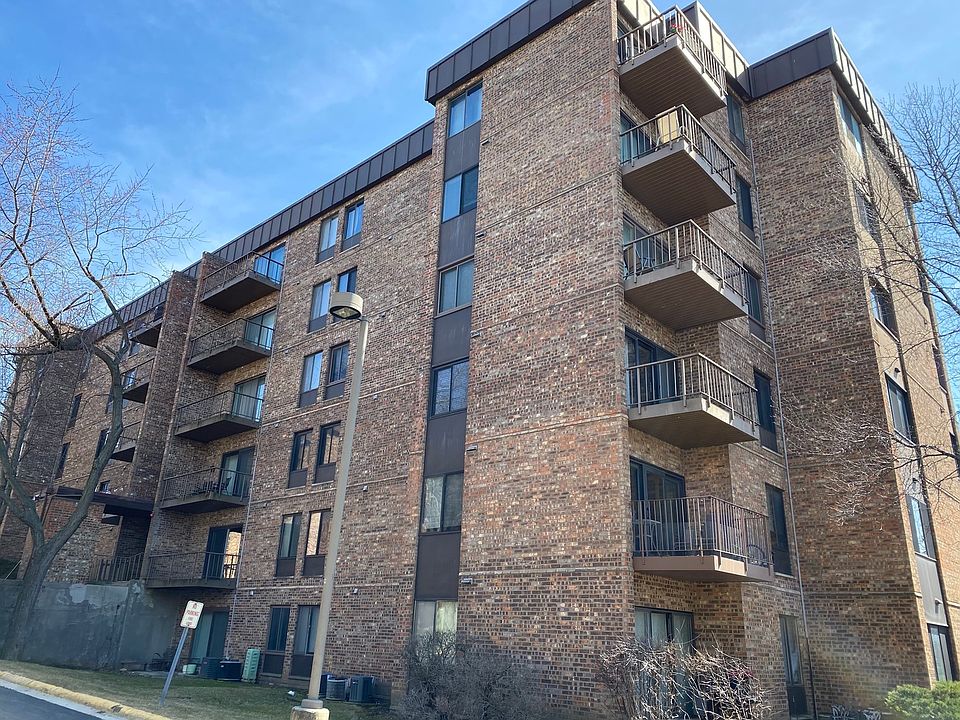 1st image of 425 Walnut Creek Ln Unit 1402