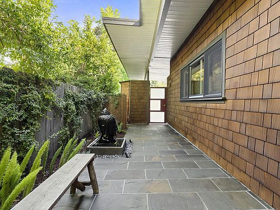 3rd image of 204 La Cuesta Dr