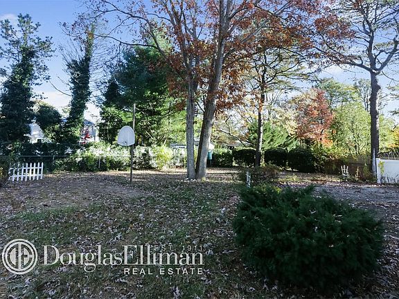 4th image of 27 Crooked Pine Dr