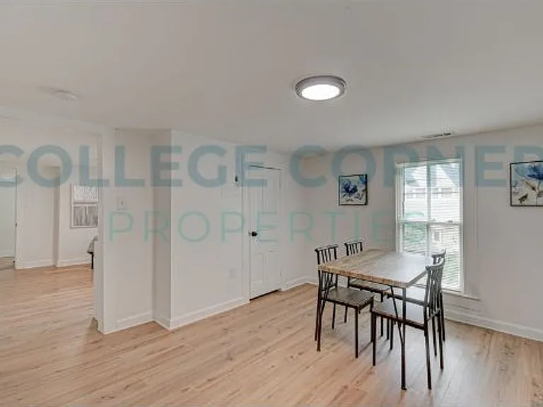 639 S Poplar St #C — Photo 15