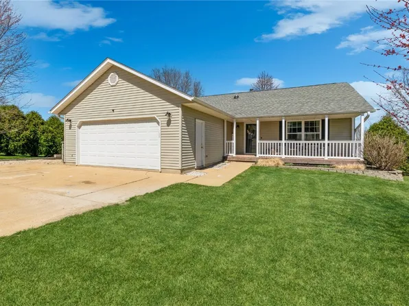 904 6th Ave, Coggon, IA 52218