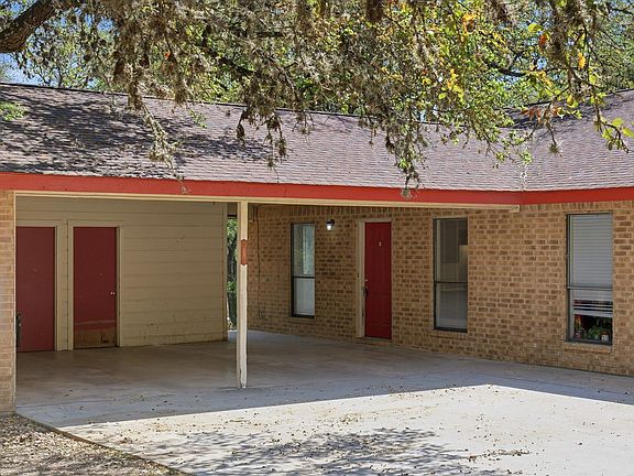 2nd image of 405 Whitetail Dr Unit B
