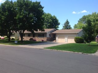 605 8th St SW, Wells, MN 56097