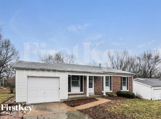 6071 Silver Fox Dr, Florissant, MO 63034