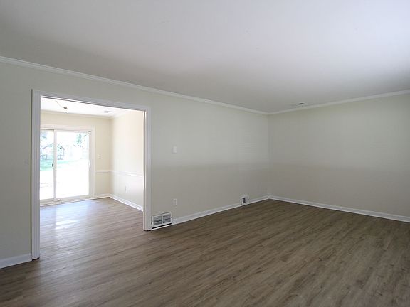 3rd image of 2206 Somerset Dr