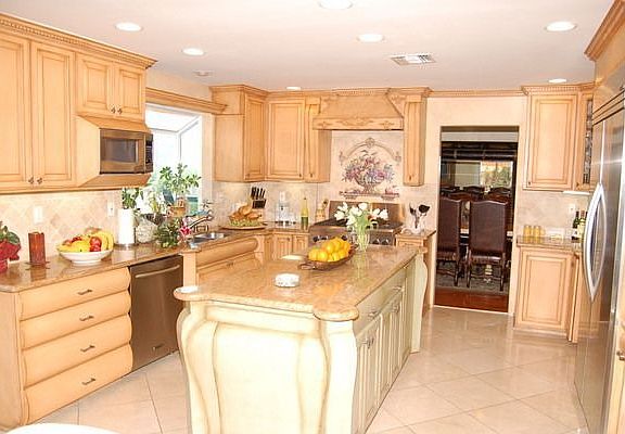 5th image of 28880 Michelle Dr
