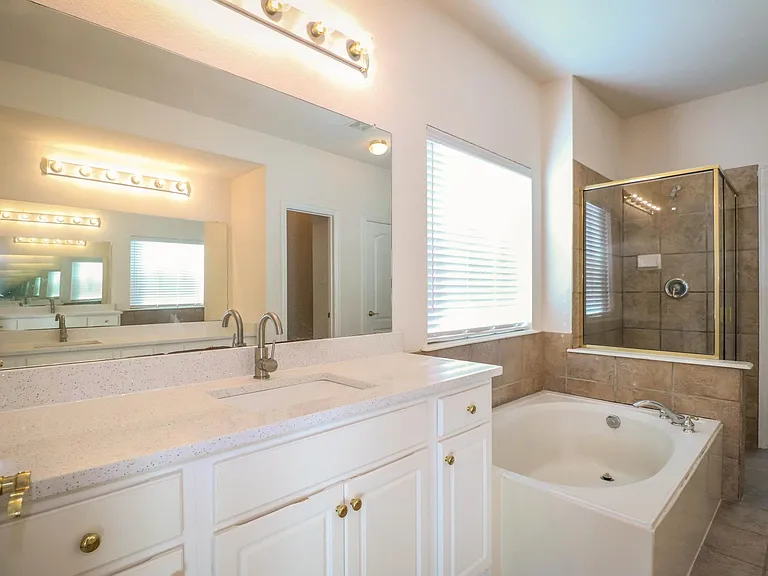 1183 Heathrow Dr — Photo 19