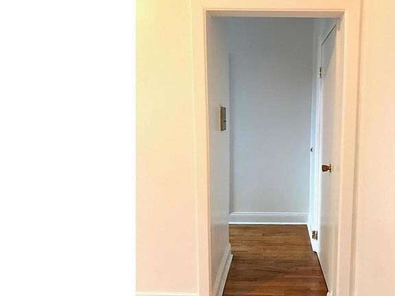4th image of 4725 48th St APT 1G