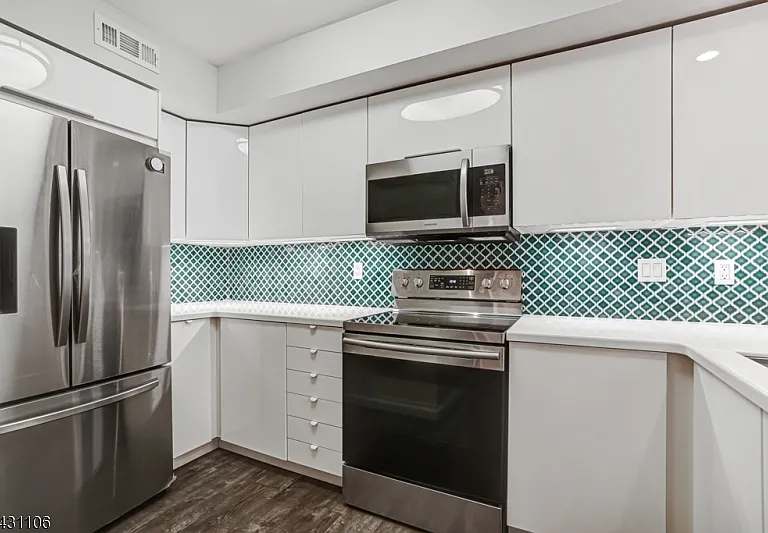 7 Sussex Ct — Photo 13