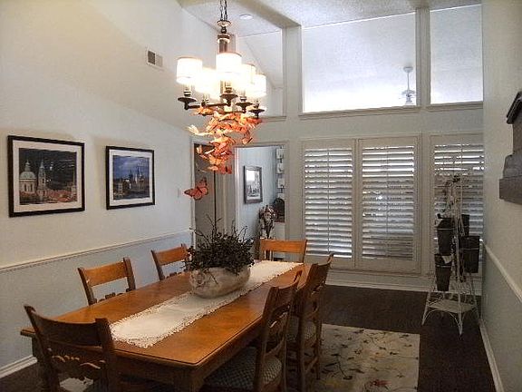 5th image of 27 Brentwood Cir