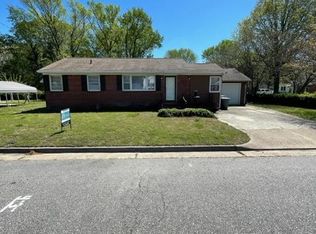 2411 W Weaver Rd, Hampton, VA 23666