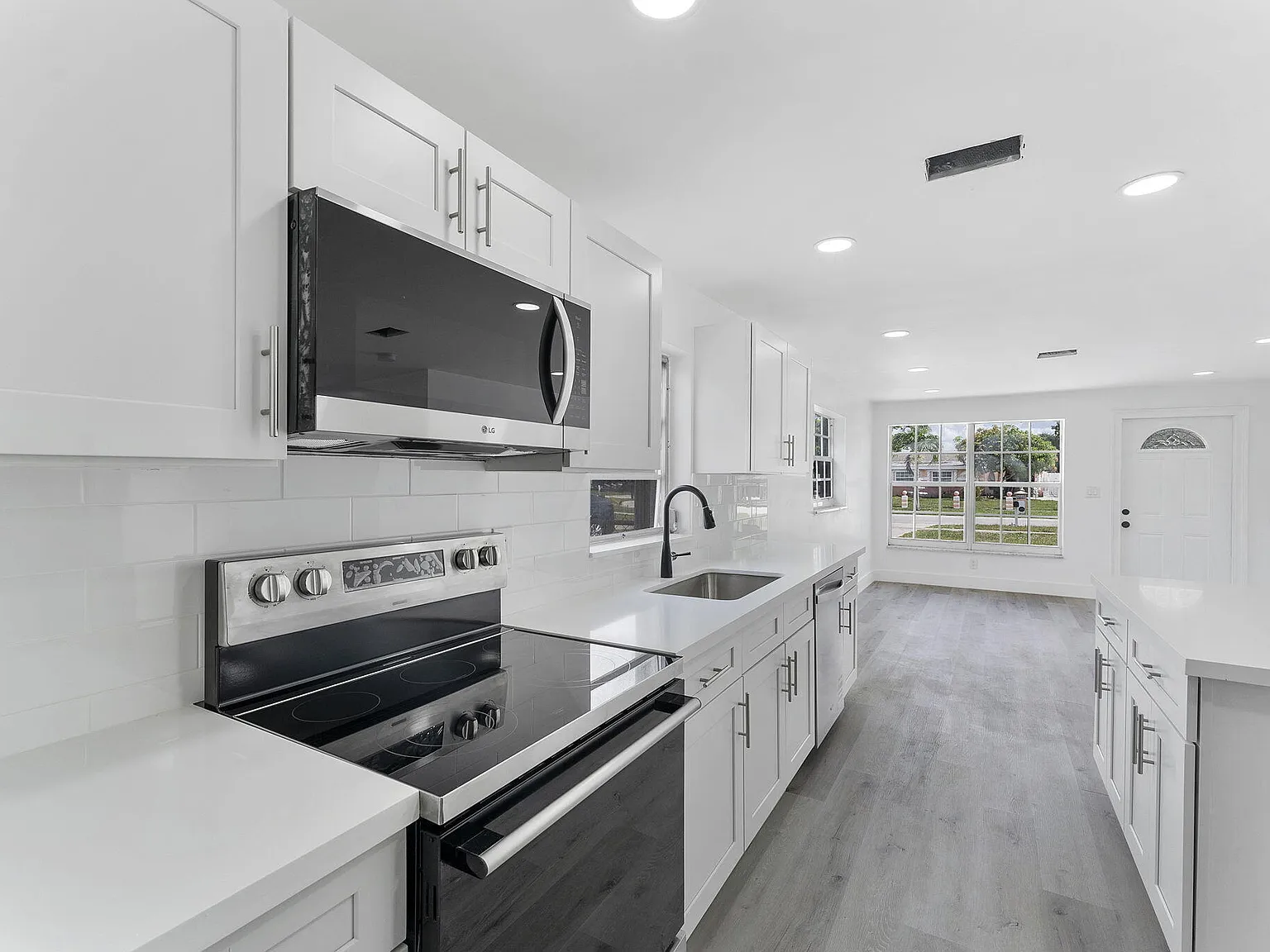 4 bed, 2.0 bath, 1394 sqft, $3,100 — Photo 4