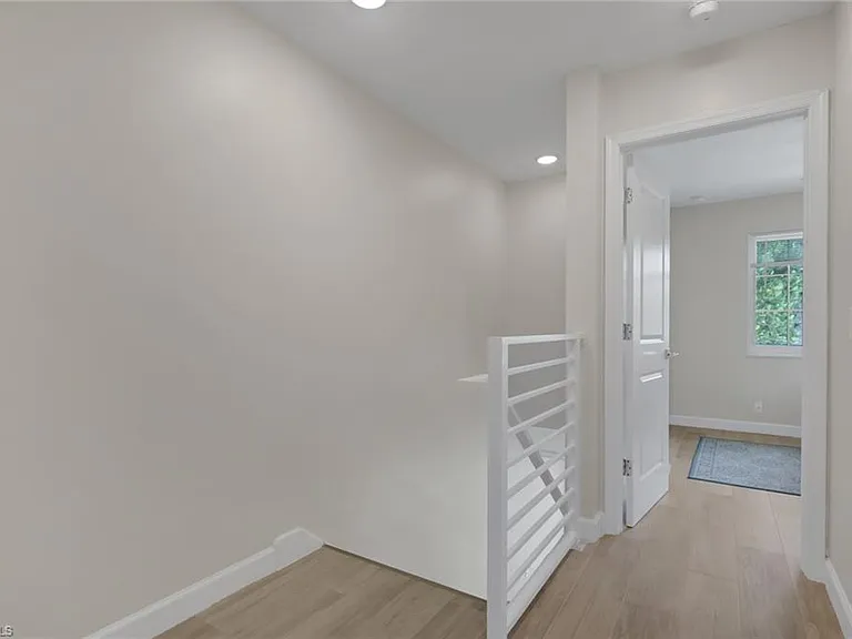 230 3rd Ave S #4 — Photo 11