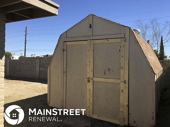2nd image of 1722 E Camino Carreta