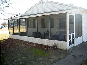 screened porch great for eating crabs