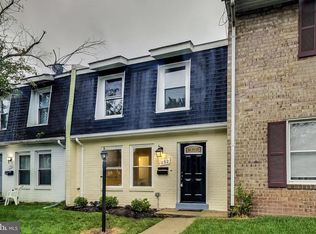 132 W Concord Ct, Sterling, VA 20164