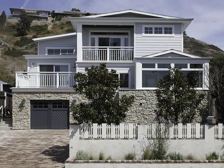 6429 Dowling Dr — Photo 1