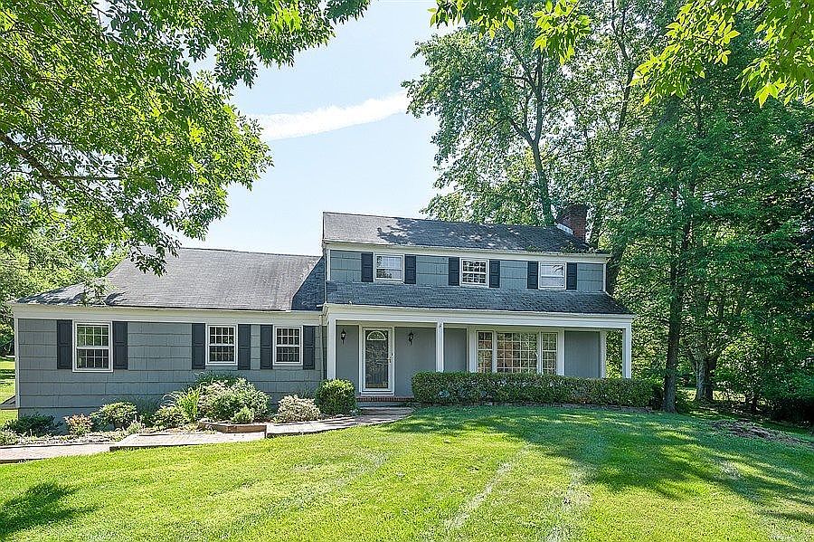Beautiful colonial 