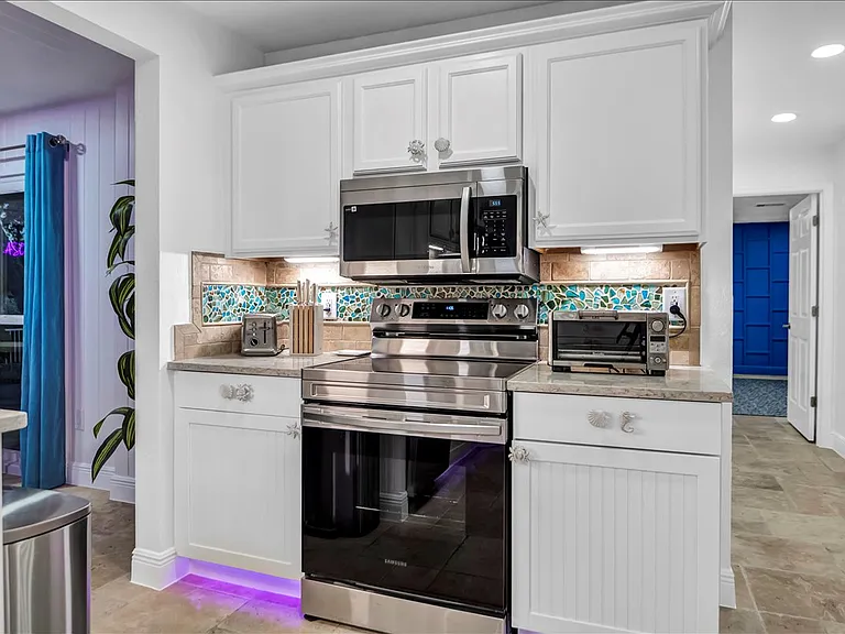 31 Lands End Ln — Photo 13