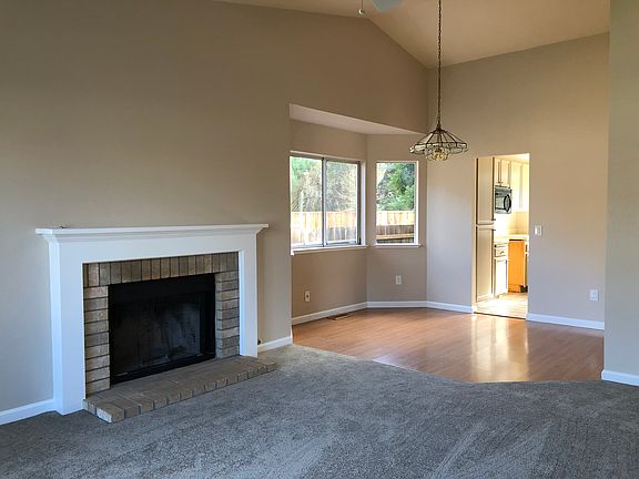 5th image of 1024 Hampshire Ln
