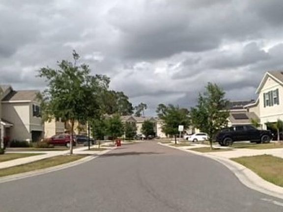 Exterior Neighborhood (street photo)