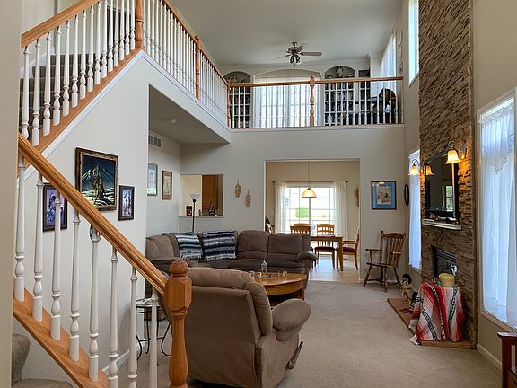 5th image of 384 Manning Dr